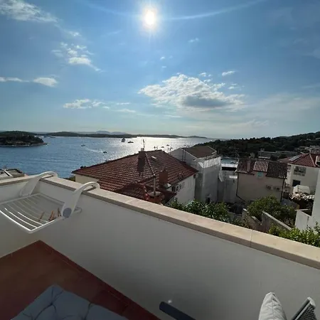 House Erin Tara Sigrid, Hvar